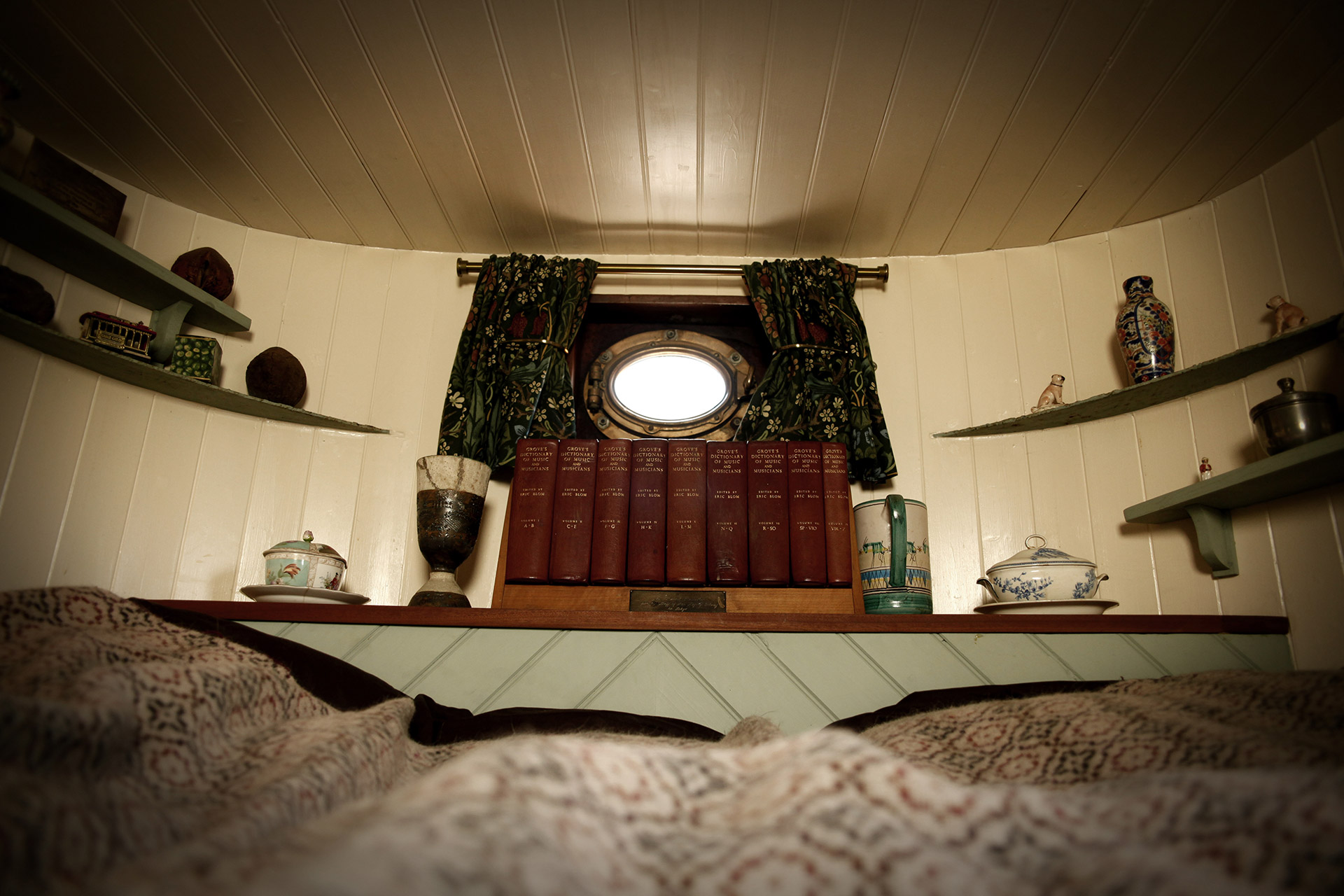 Bespoke Bedroom Furniture in Dutch Barge Cabin